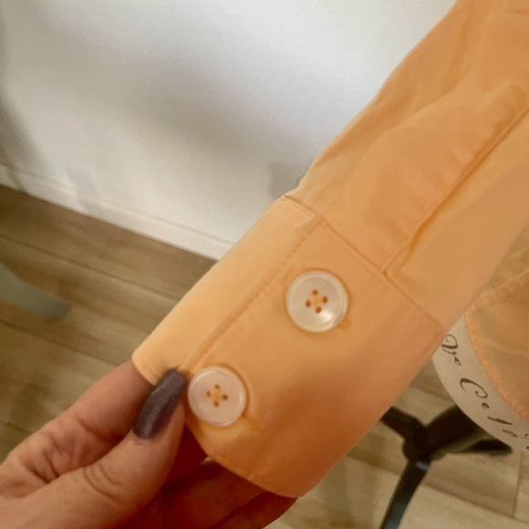 Banana Republic button down blouse size small. - Picture 2 of 3